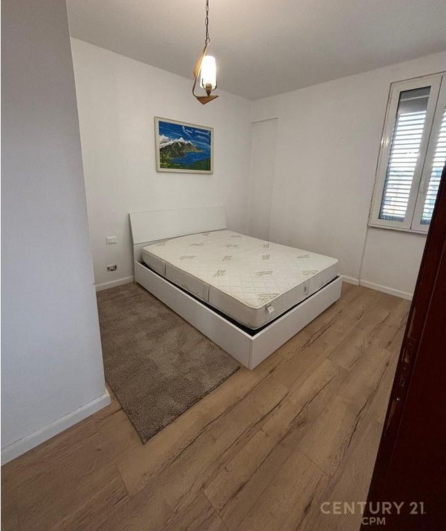 JEPET PER QIRA APARTAMENT 3+1+2 TEK 21 DHJETORI!