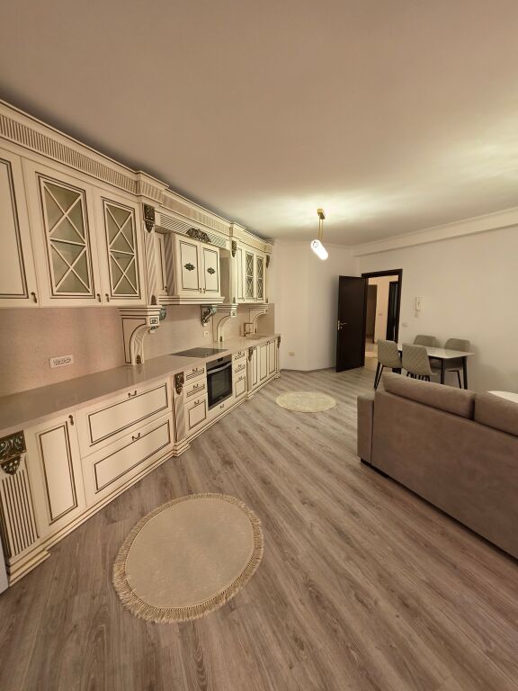 🏡 Apartament 2+1 me qera  📍 Yzberisht, pranë Grand Gallery   🏢 Kati 3 (me ashensor)  🛋️ I mobiluar  📐 Sipërfaqja: 95 m² 💰 Çmimi: 50.000 Lekë/Muaj  