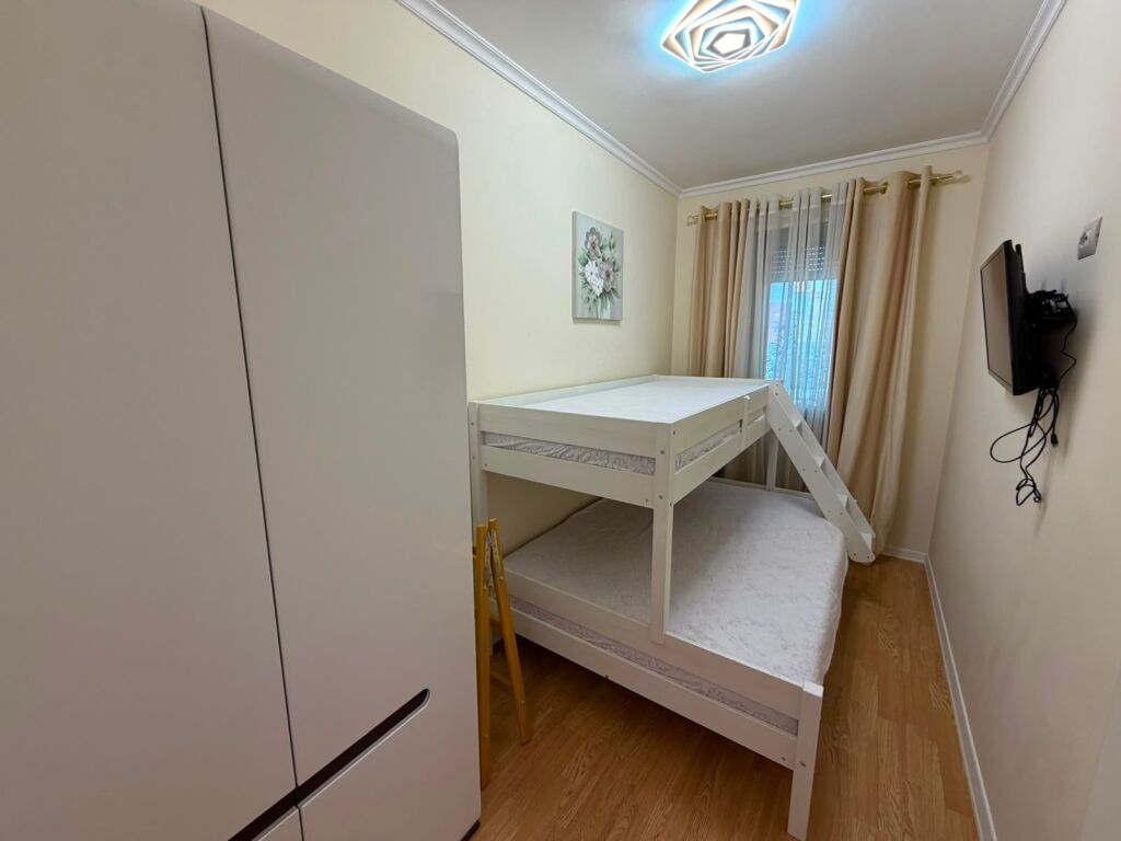 🚪Jepet me qera Apartament 2+1+2  📍Adresa : Rruga e Kosovareve 💶Cmimi 1200€