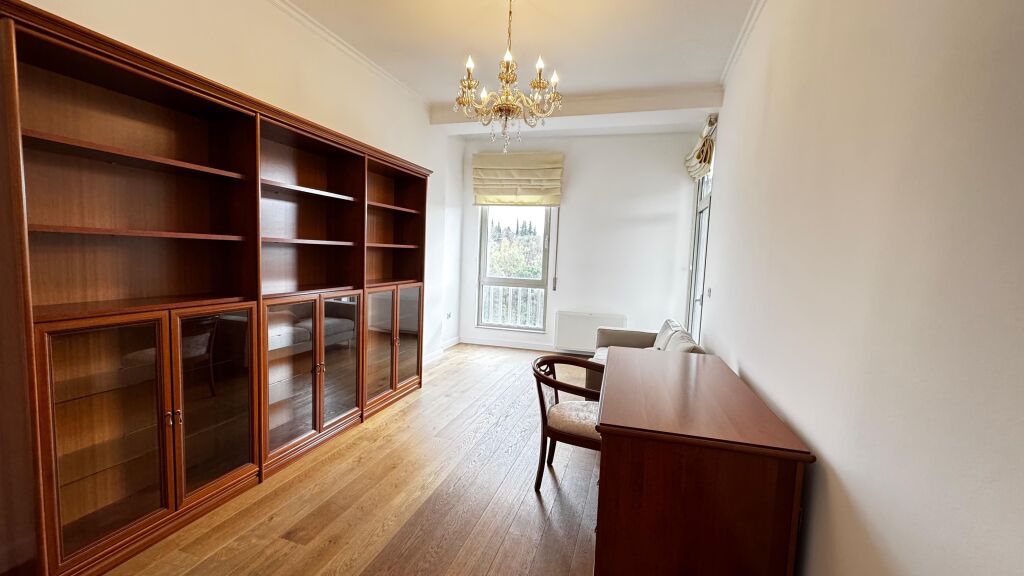 Apartament 4+1 me qira tek Garda!