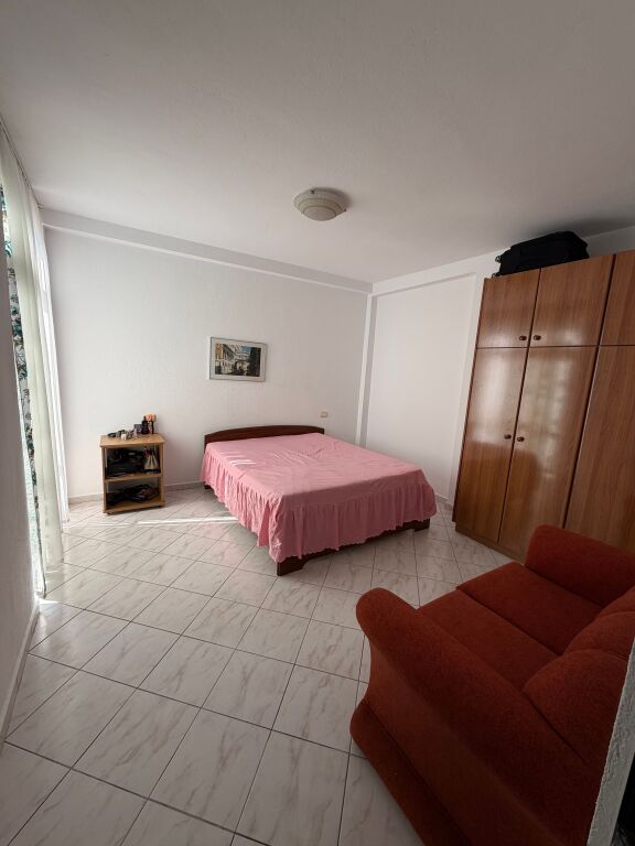 Jepet me Qera Apartament 1+1 ne Plazh Iliria