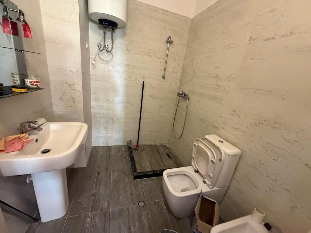 For rent 2+2 lake that furnished elevator also for arbnb 70000 lek
