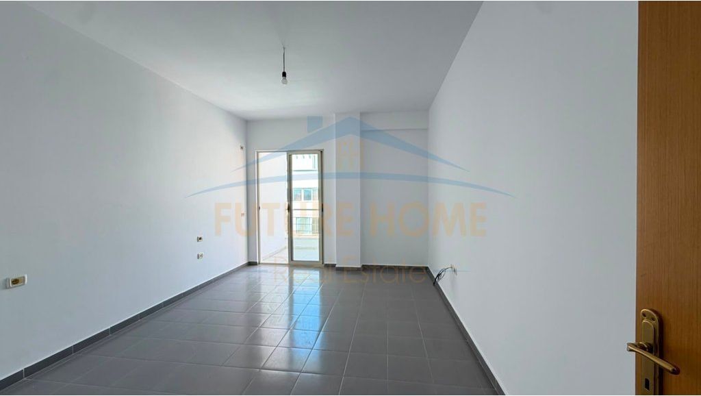 Shitet Apartament 2+1+2 , Yzberisht