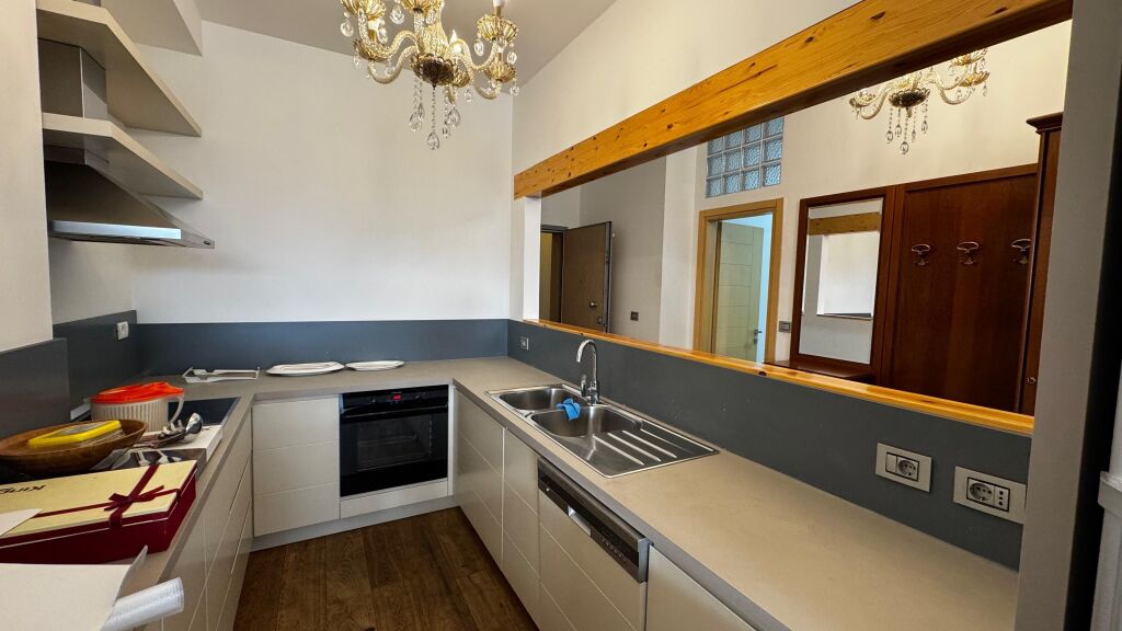 Apartament 4+1 me qira tek Garda!
