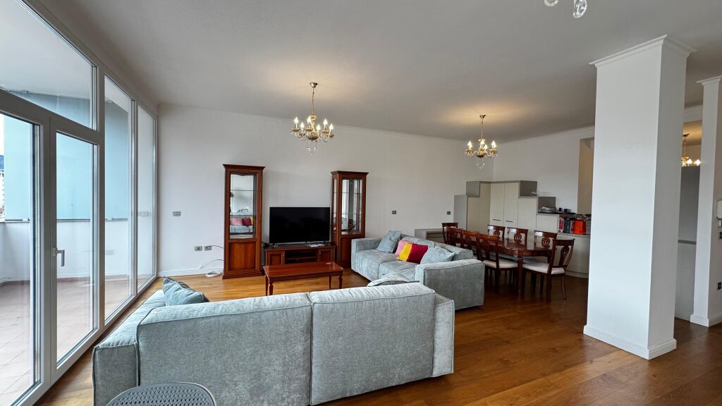 Apartament 4+1 me qira tek Garda!