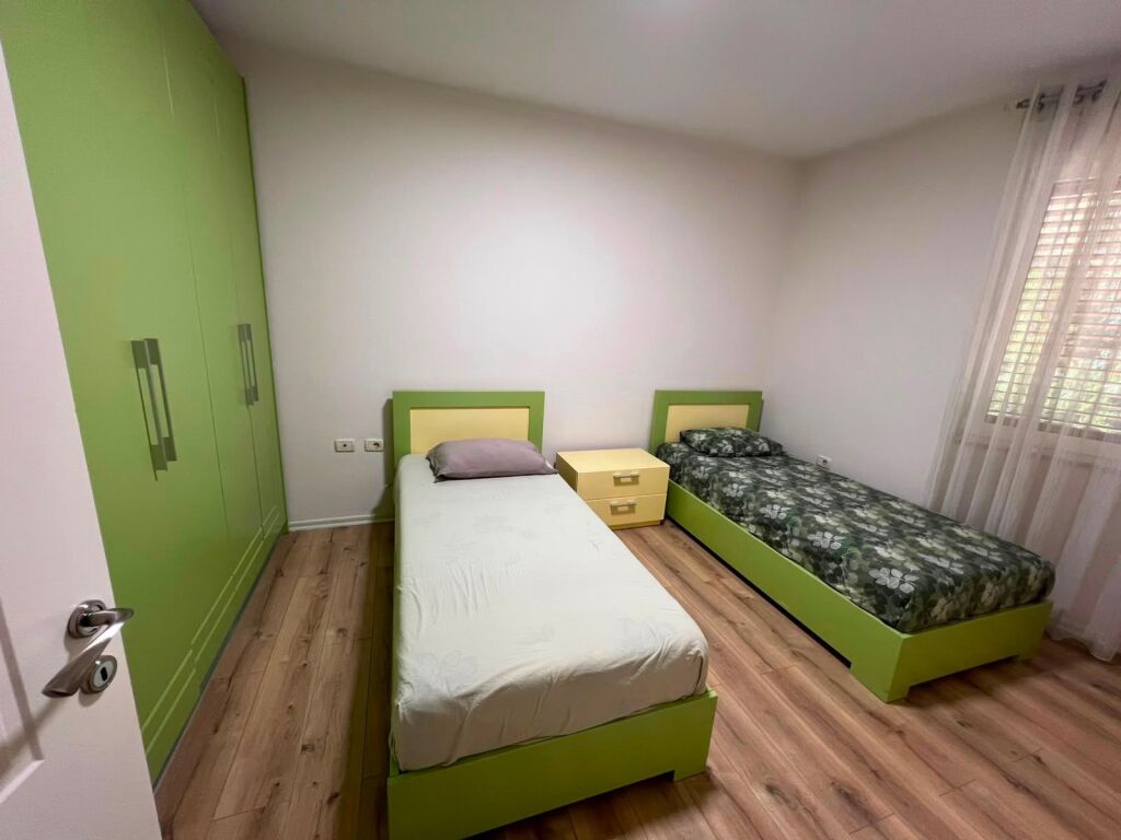 Jepet apartament 1+1 me qira tek ish Fusha e Aviacionit .