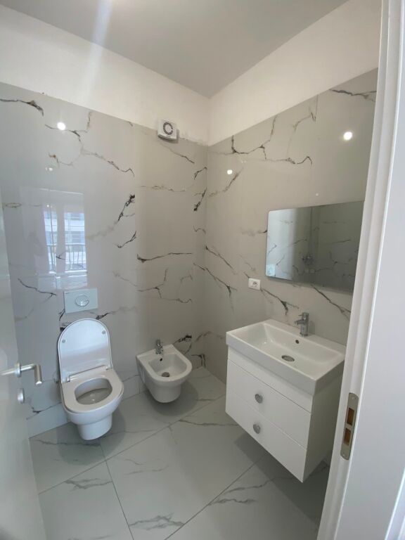 Affittasi 2+1+1 UNIVERS CITY QTU 50,000 leke