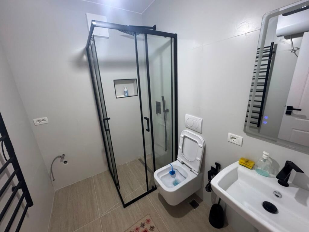 2+1 Apartment for rent – Near Globe / Kavajës Street !