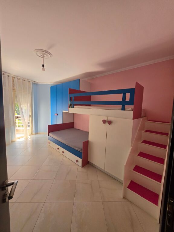 🏡 Apartament 2+1 me qera  📍 Yzberisht, pranë Grand Gallery   🏢 Kati 3 (me ashensor)  🛋️ I mobiluar  📐 Sipërfaqja: 95 m² 💰 Çmimi: 50.000 Lekë/Muaj  