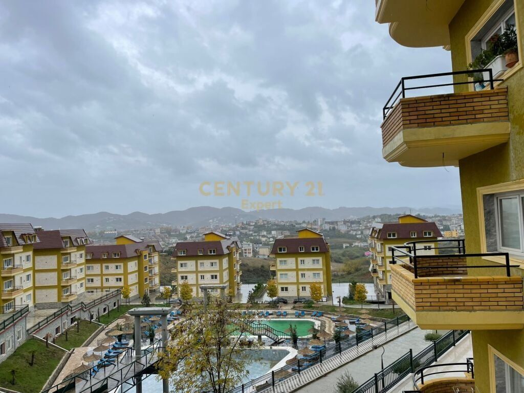 JAPIM APARTAMENT 3+1+2 ME QIRA NE KOMPLEKSIN LAKE LAND RESIDENCE NE FARKE