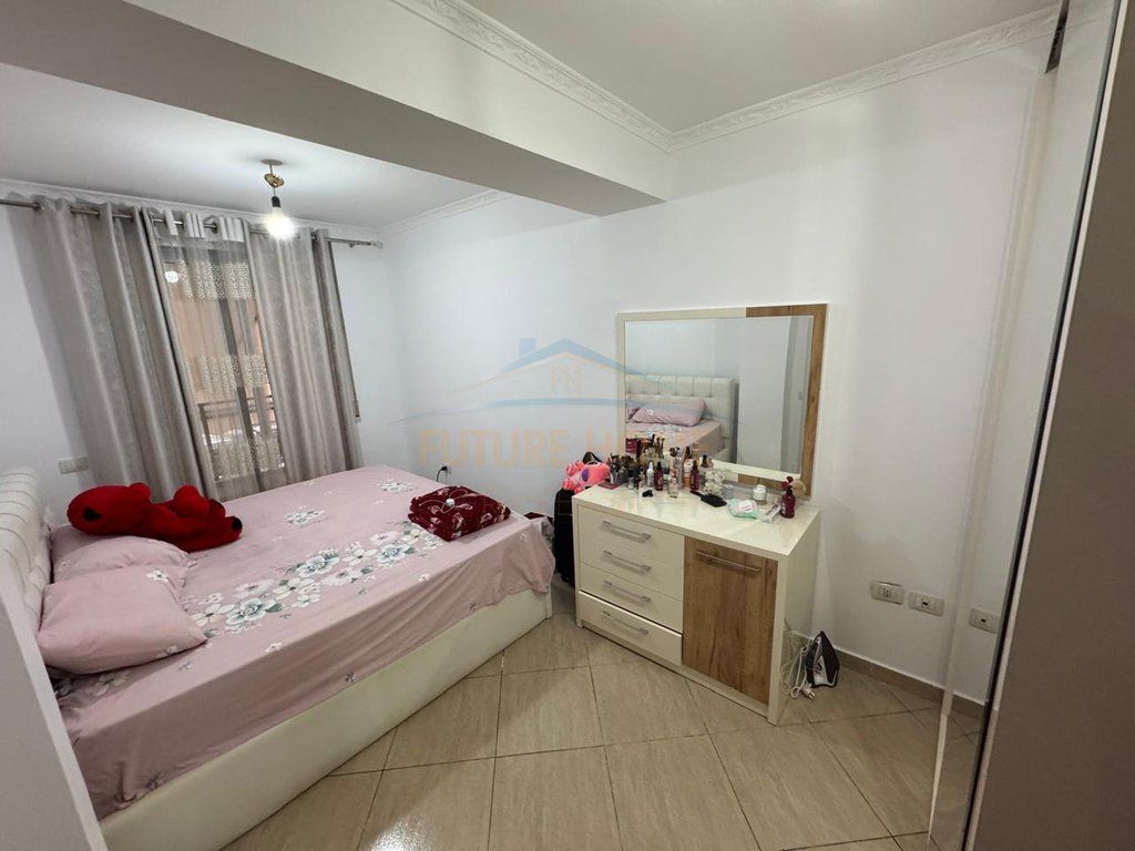 Shitet, Apartament 3+1+2, Unaza e Re,Tirane