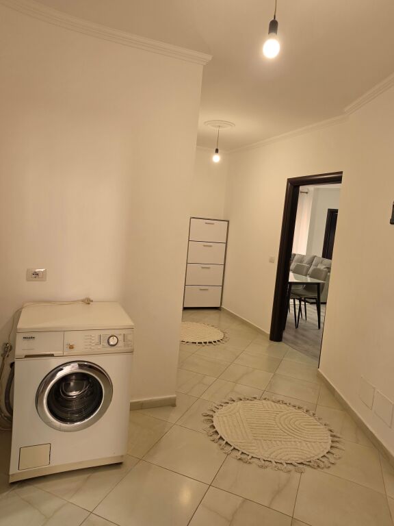 🏡 Apartament 2+1 me qera  📍 Yzberisht, pranë Grand Gallery   🏢 Kati 3 (me ashensor)  🛋️ I mobiluar  📐 Sipërfaqja: 95 m² 💰 Çmimi: 50.000 Lekë/Muaj  