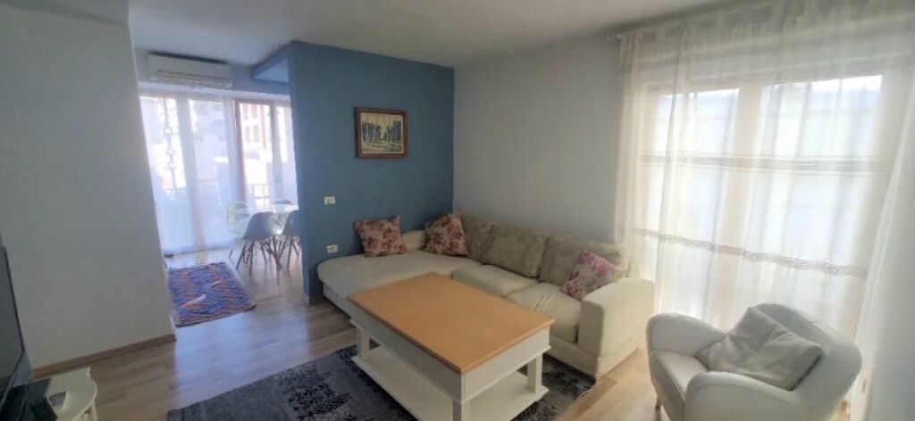 Via Myslym Shyri, vicino a Big Market, appartamento in affitto, 1+1, 55.000 Leke