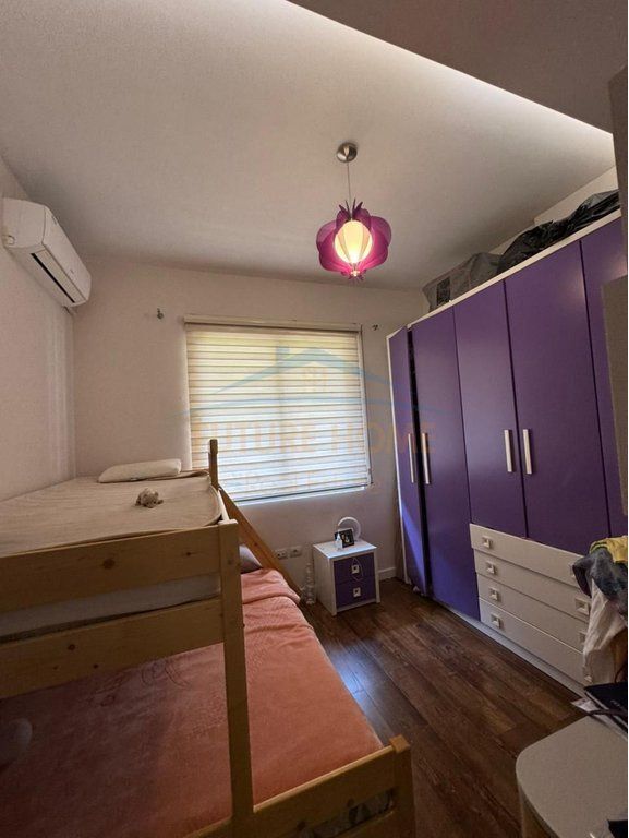 SHITET APARTAMENT 2+1+2 UNAZA E RE PRANE FABRIKES TE BIRRES
