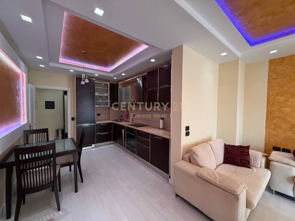 VASIL SHANTO - APARTAMENT 2+1 PER QIRA!