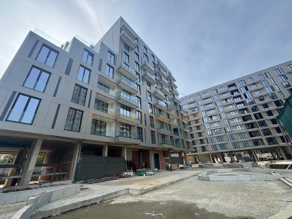 Shitet, Apartament 1+1, Rezidenca Golden Gate Tiranë.