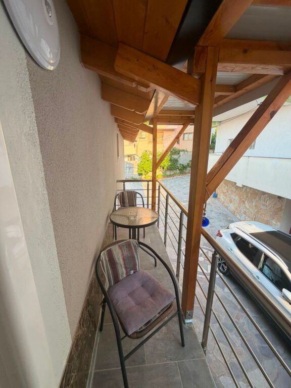 Appartamento 1+1 in affitto ville americane 2° piano villa + parcheggio 50000 lek
