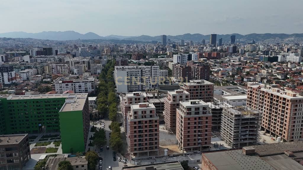 Shitet Apartament 2+1+ Verand 5 Maj
