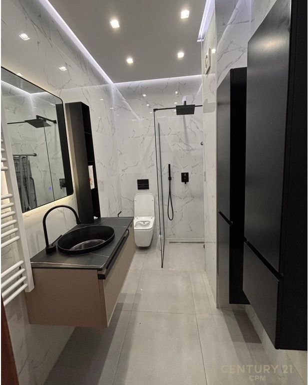 JEPET PER QIRA APARTAMENT 3+1+2 TEK 21 DHJETORI!