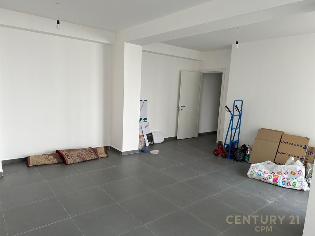 Apartament 3+1 Per Zyre Me Qira Rruga 5 Maji