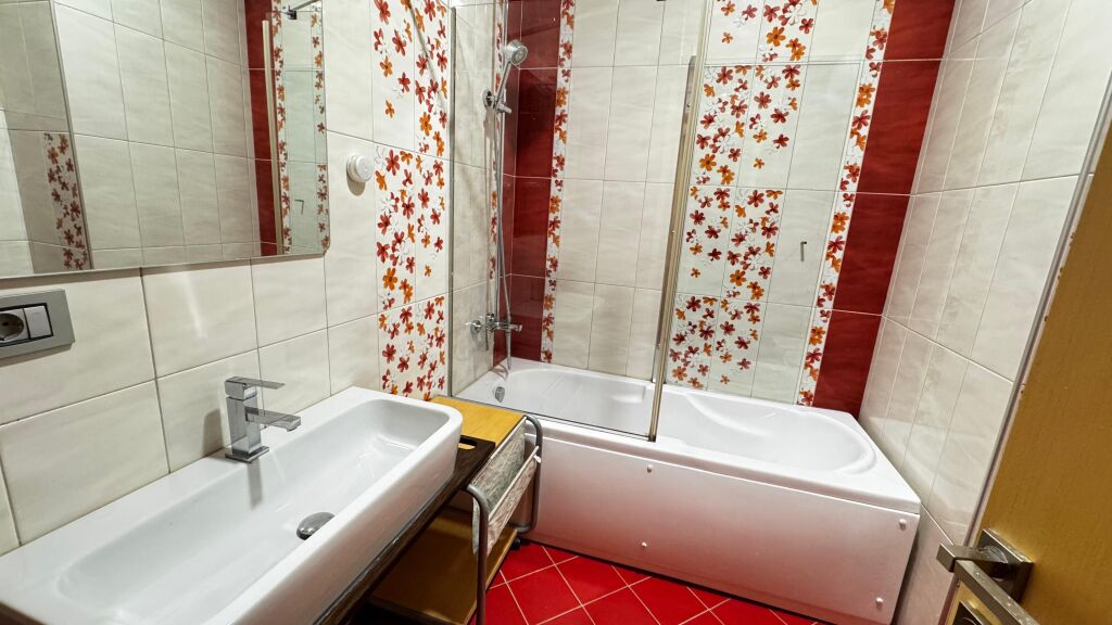 Apartament 4+1 me qira tek Garda!