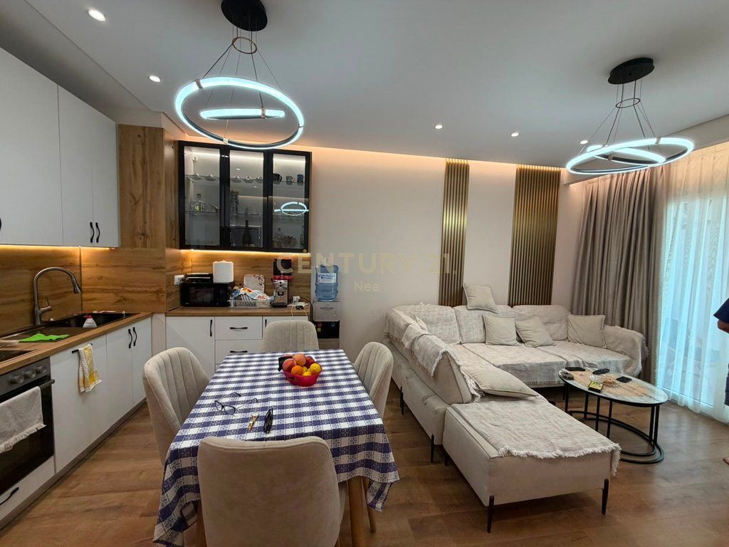 Apartment for rent 1+1 opposite Ring Center, at Zogu I Zi!