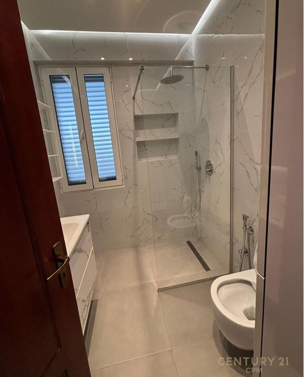 JEPET PER QIRA APARTAMENT 3+1+2 TEK 21 DHJETORI!