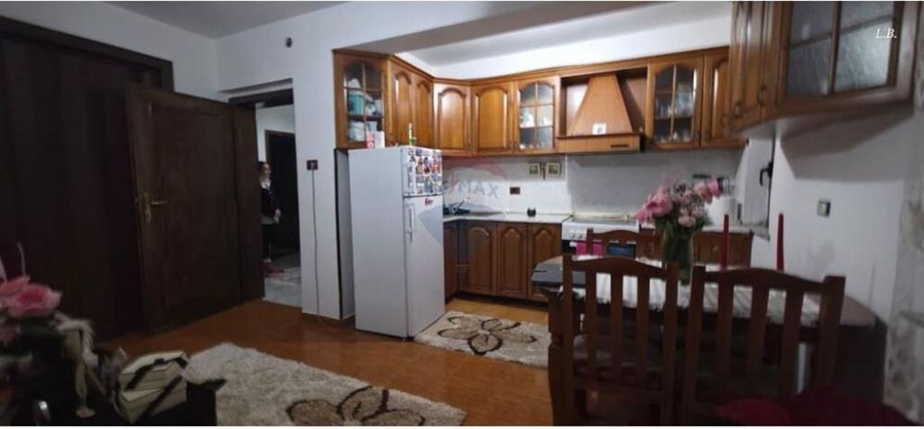 2+1 in affitto, Via Qemal Stafa