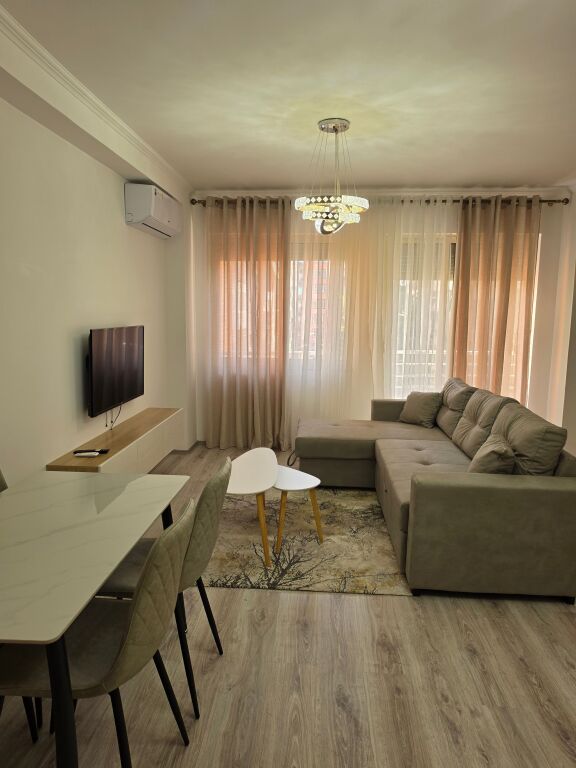 🏡 Apartament 2+1 me qera  📍 Yzberisht, pranë Grand Gallery   🏢 Kati 3 (me ashensor)  🛋️ I mobiluar  📐 Sipërfaqja: 95 m² 💰 Çmimi: 50.000 Lekë/Muaj  