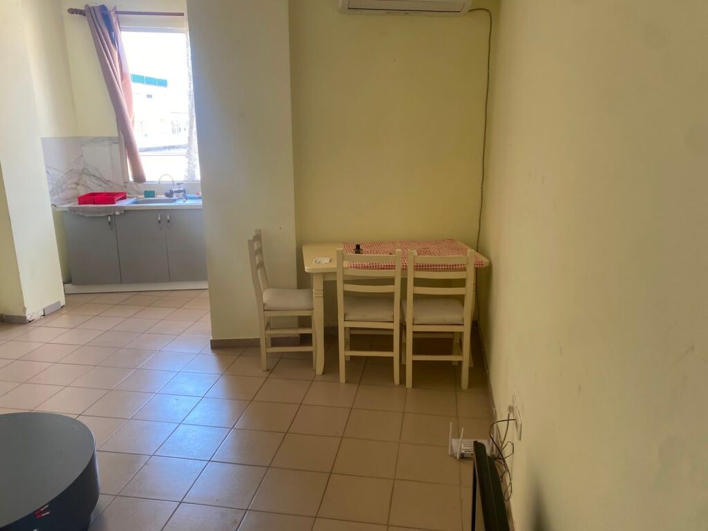 🏡 JEPET ME QIRA – APARTAMENT 2+1 💰 Çmimi: 50,000 Lekë/muaj