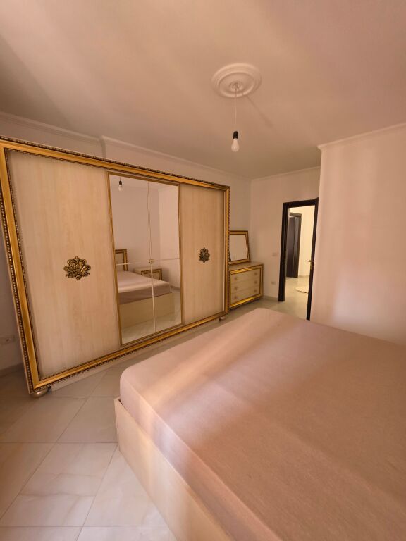 🏡 Apartament 2+1 me qera  📍 Yzberisht, pranë Grand Gallery   🏢 Kati 3 (me ashensor)  🛋️ I mobiluar  📐 Sipërfaqja: 95 m² 💰 Çmimi: 50.000 Lekë/Muaj  