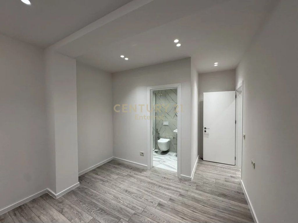 JEPET ME QIRA – APARTAMENT 2+1+2 + Post parkimi te Mine Peza