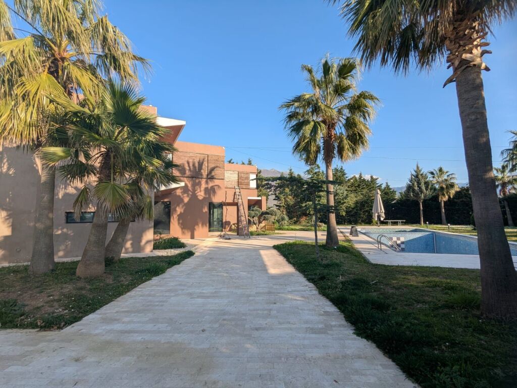 🏡 VILLA + LAND FOR SALE