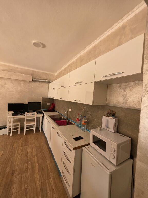 🏡 **AFFITTASI APPARTAMENTO 2+1+2**💰 **Prezzo: 60.000 Lek/mese**