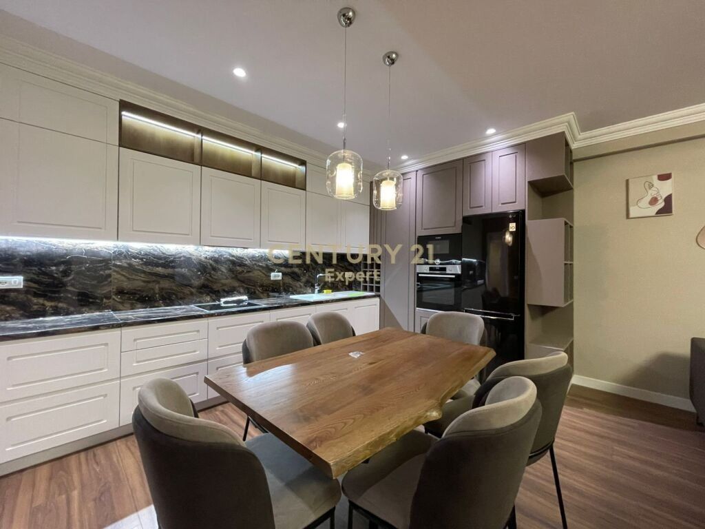 JAPIM APARTAMENT 3+1+2 ME QIRA NE KOMPLEKSIN LAKE LAND RESIDENCE NE FARKE !!!