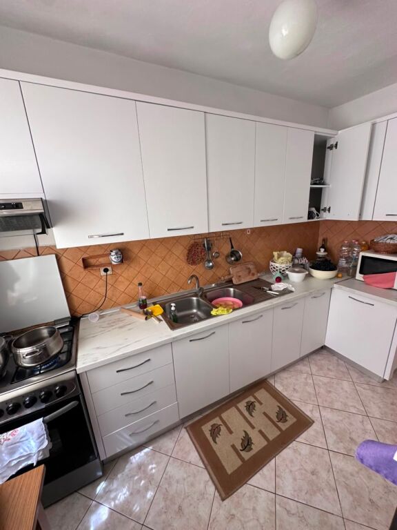 AFFITTASI CASA PRIVATA VICINO AL MATERNITÀ, DURRËS