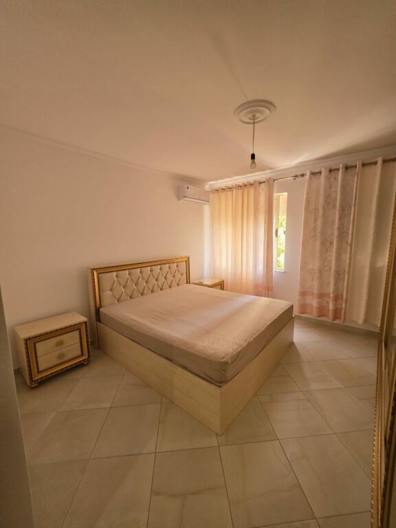 🏡 Appartamento 2+1 in affitto  📍 Yzberisht, vicino a Grand Gallery   🏢 3° piano (con ascensore)  🛋️ Arredato  📐 Superficie: 95 m² 💰 Prezzo: 50.000 Lek/mese