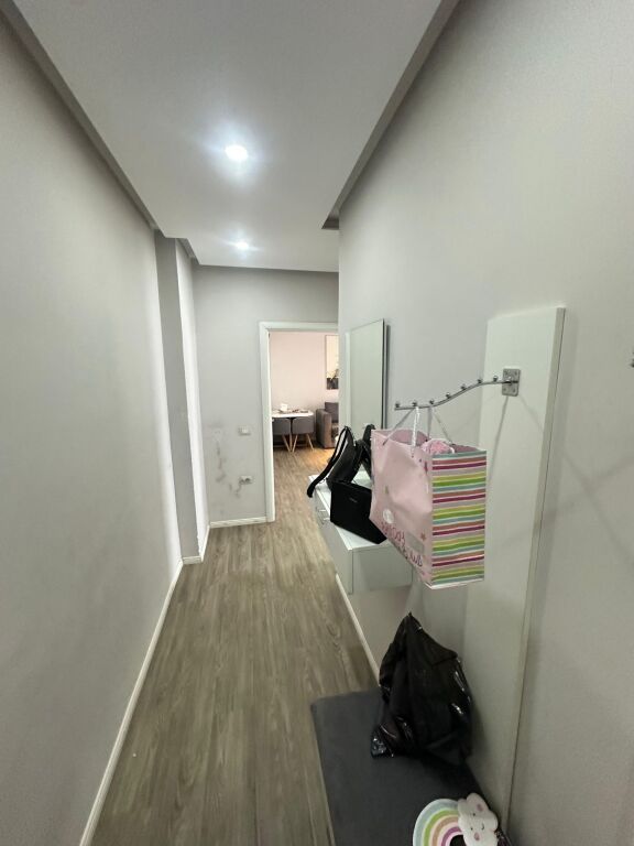 AFFITTASI APPARTAMENTO 1+1 VICINO ALL'ACQUEDOTTO, DURRES