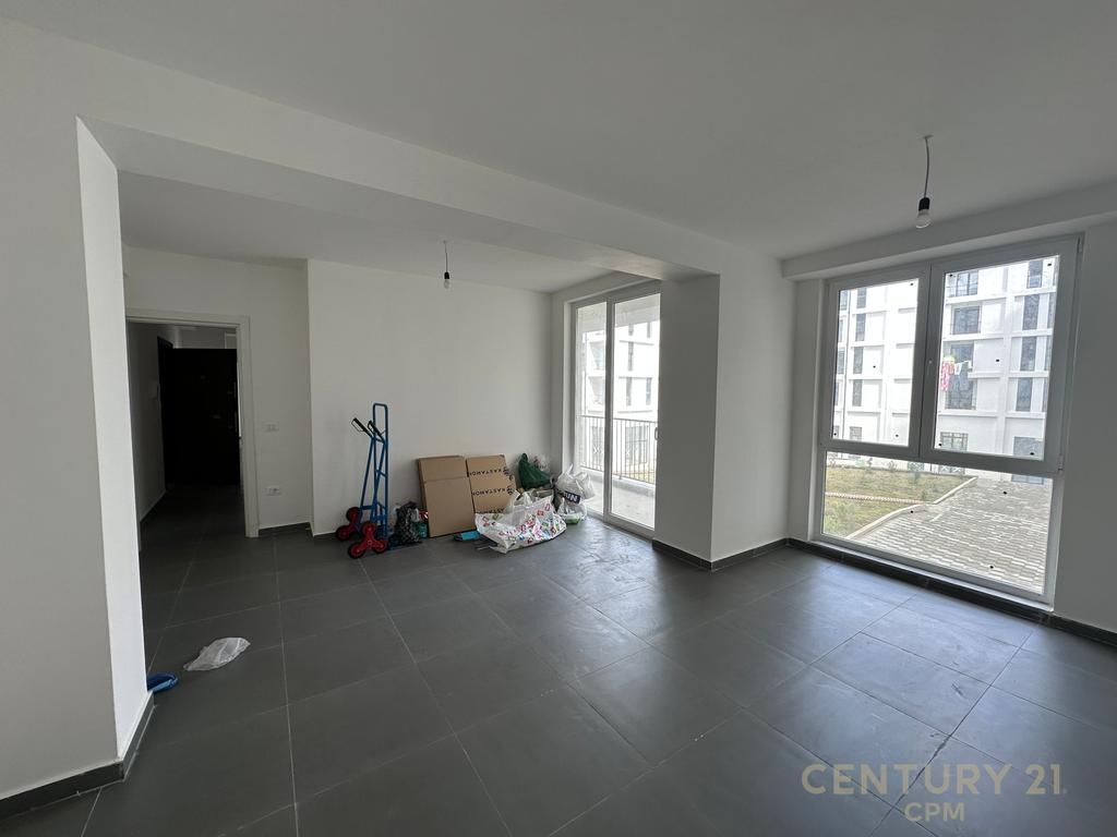Apartament 3+1 Me Qira Rruga 5 Maji