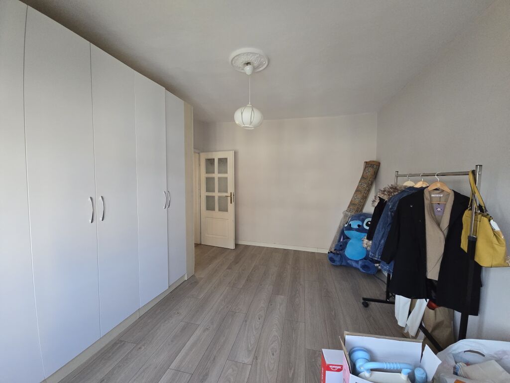 Apartament 2+1 me qera tek Garda