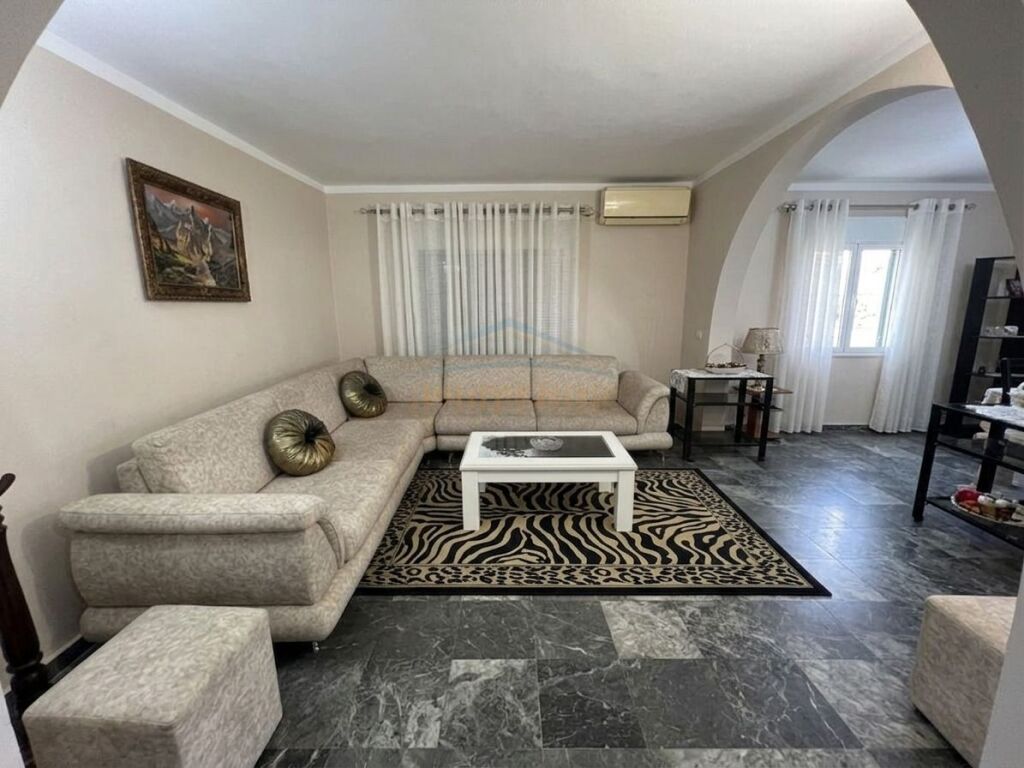 Qira, Apartament 2+1+2, Rruga Fortuzi, Tiranë