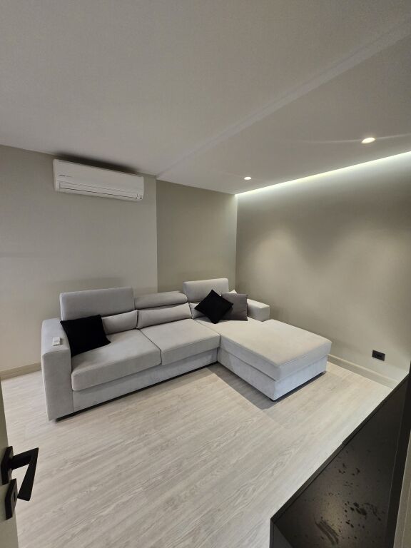 Shitet apartament 2+1 ne Golem , prane Hotel Prestige , Durres , Mali i Robit , Shkembi i kavajes .
