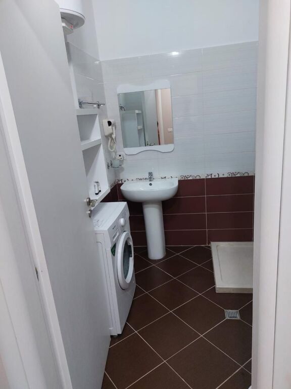 Apartament për qira afatgjatë Lungomare Vlora