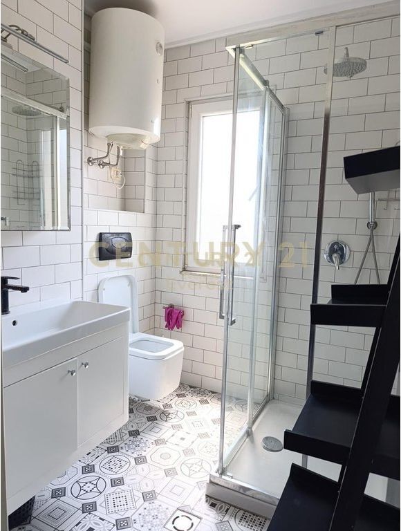 RRUGA FORTUZI, APARTAMENT 1+1 PER QIRA