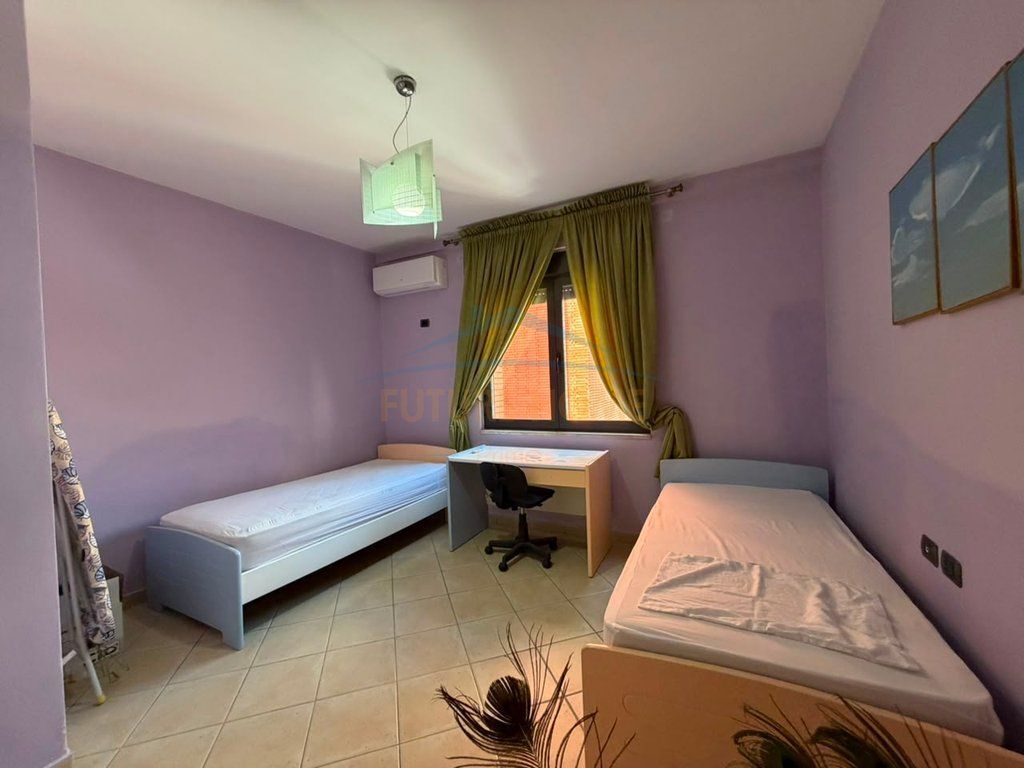 Jepet me qera , Apartament 2+1+2 , Qender , Tirane