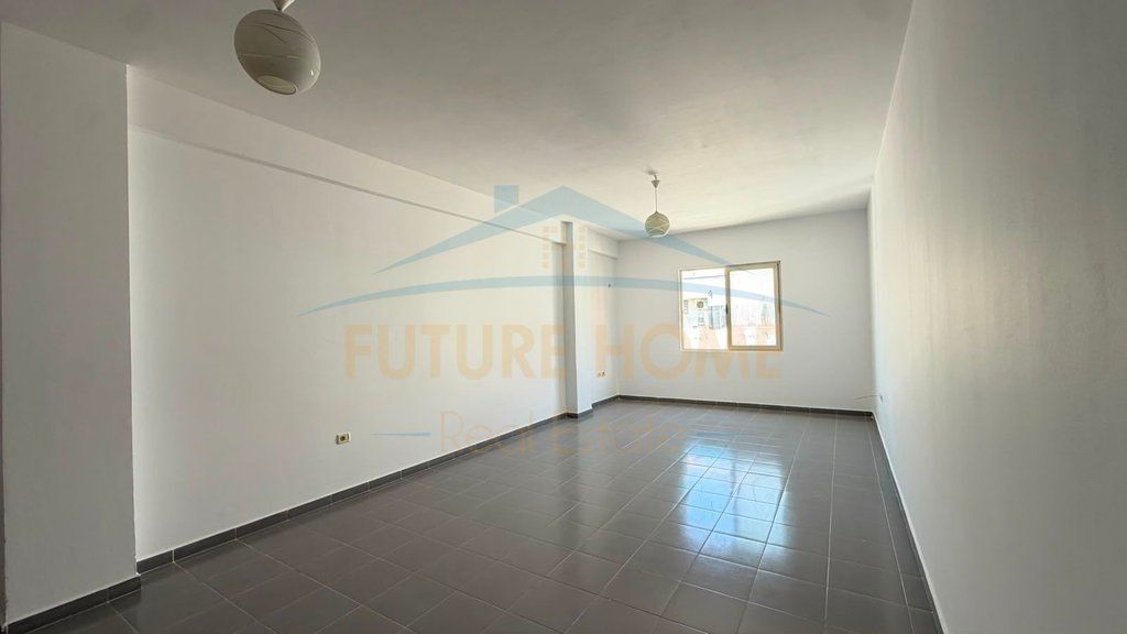 Shitet Apartament 2+1+2 , Yzberisht
