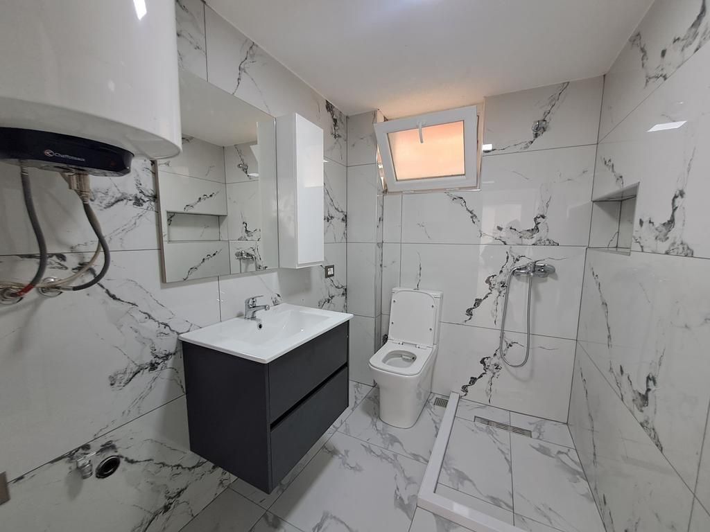 Jepet me qera apartament 1+1 tek 5 Maj