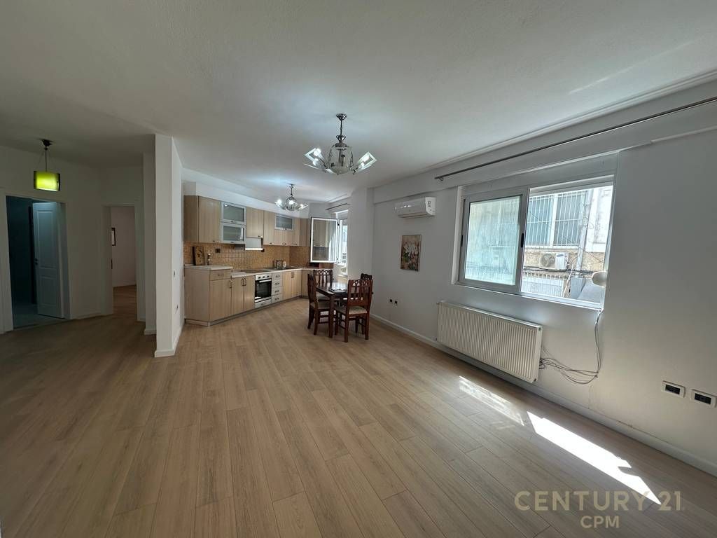Qira, Apartament 2+1+2 per Zyra tek Garda