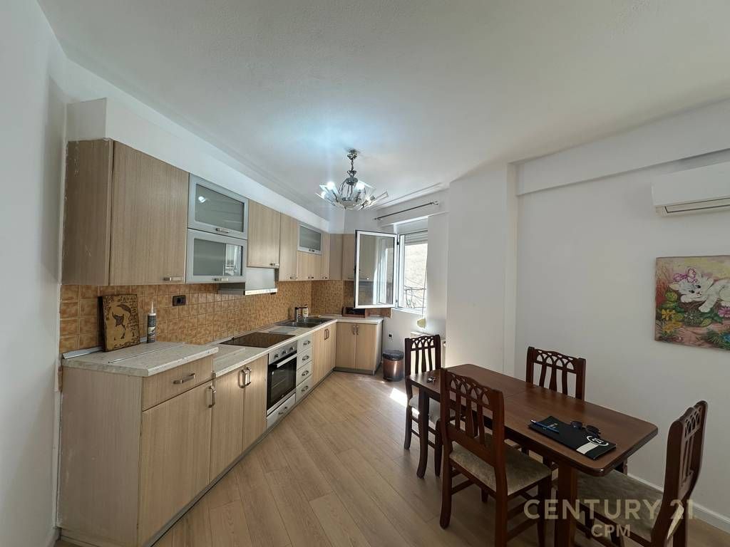 Qira, Apartament 2+1+2 per Zyra tek Garda