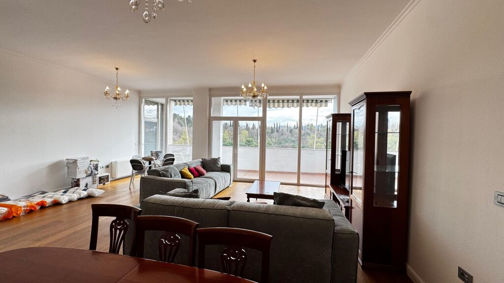 Apartament 4+1 me qira tek Garda!